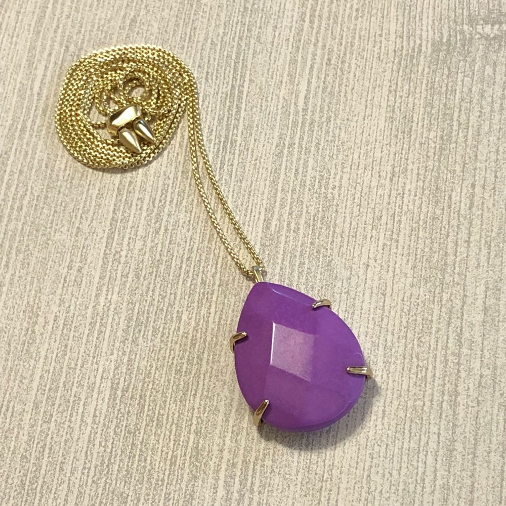 Kendra Scott necklace